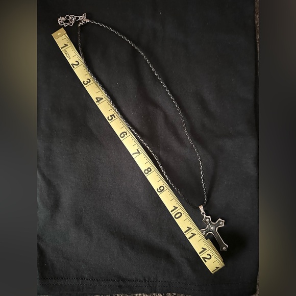 Men’s Silver Cross Pendant Necklace - Picture 5 of 5